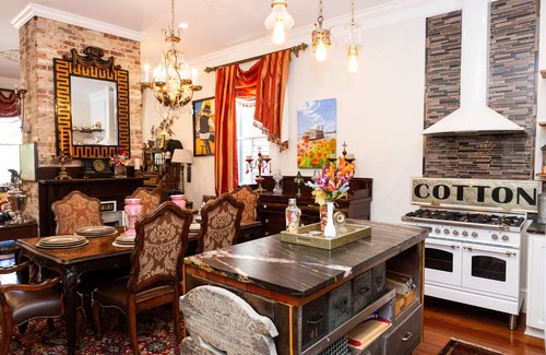 Natchez Casa | The Dollhouse | 3/2 | Walk to Downtown