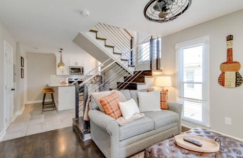 Hillsboro West End Casa | The Dolly★Explore Hillsboro Village on foot★Free Parking, 9 mins to downtown!