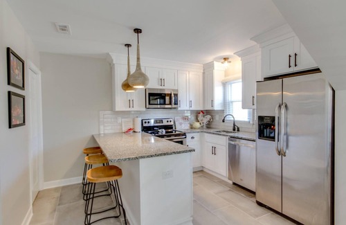 Hillsboro West End Casa | The Dolly★Explore Hillsboro Village on foot★Free Parking, 9 mins to downtown!