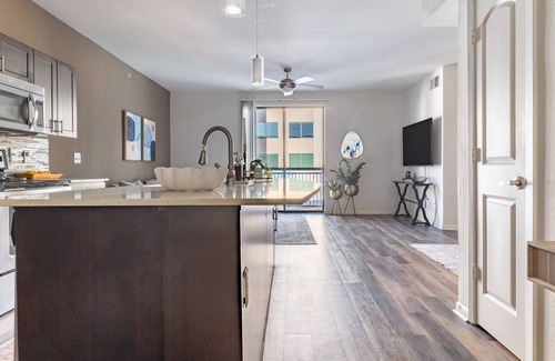 North Burnet Condominio | The Domain Escape: Modern 2-bedroom retreat in Austin