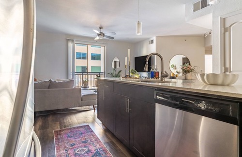 North Burnet Condominio | The Domain Escape: Modern 2-bedroom retreat in Austin