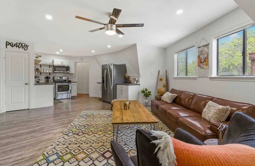 North Shore Colony Casa | The Domes Near Lake Travis *Sleeps 14*