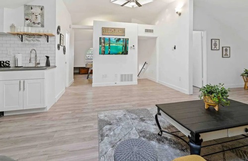 North Shore Colony Casa | The Domes Near Lake Travis *Sleeps 14*