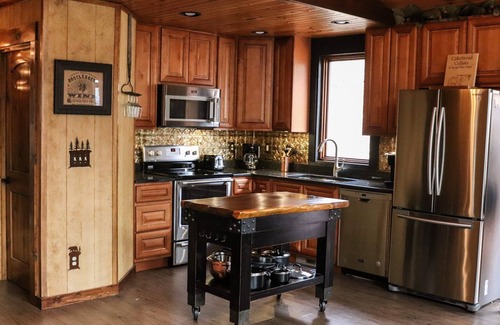 Chalet Village Cabina | The Double Creek Cabin 0.25 of a mile to Ober Gatlinburg!!!
