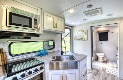 Nemo Casa | The Dove: Relax in Peace! King Bed! Near Trails!