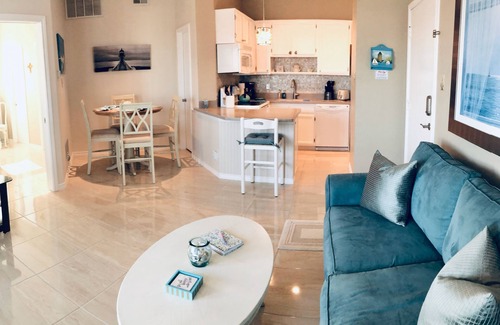 Corpus Christi Condominio | "The Dover" ~ a glimpse of the sea Resort-style condo