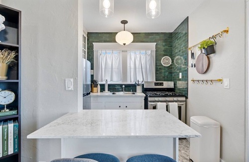 Golden Hill Apartamento | The Downtown Carriage Flat