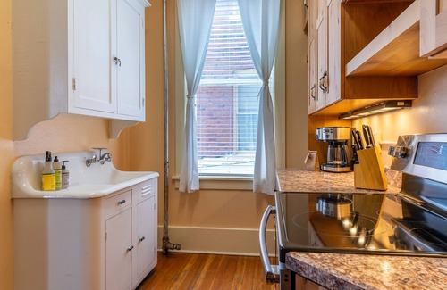 Livingston Apartamento | The Downtown Lovely - Historic yet modern space downtown