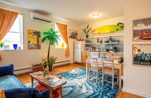 Lake Geneva Apartamento | The Downtown Trifecta |Large & Unique Lodging | Perfect for Group Stays |Main St |Parking Included