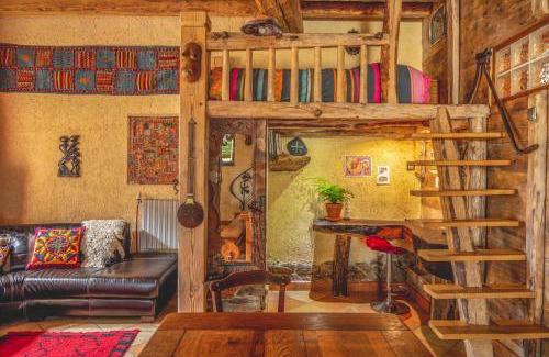 Ascou Casa | The Dragon Barn - Studio