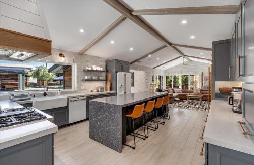 Healdsburg Casa | The Dragonfly- Complimentary Wine Tasting At Croix Included!