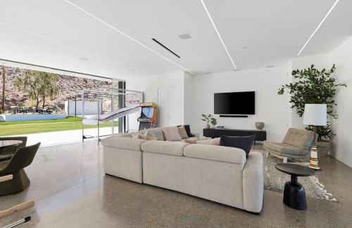 Palm Desert Casa | The Dream House Modern Estate Perched Above Palm Desert