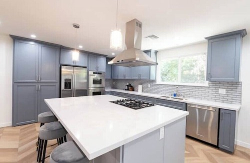 Woodland Hills Casa | The Dream House