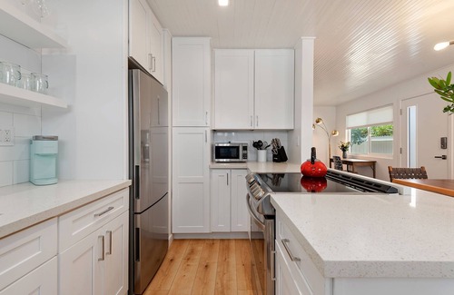 Carpinteria Condominio | The Dream of Carp! 2BD 1BA, 2 Blocks to Beach, Walk Everywhere!