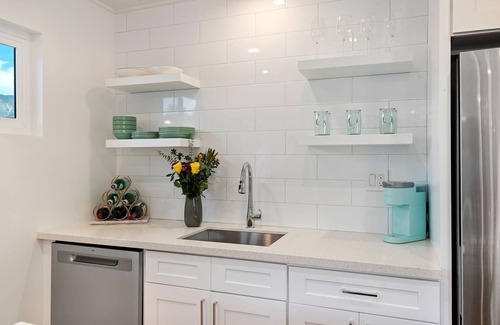 Carpinteria Condominio | The Dream of Carp! 2BD 1BA, 2 Blocks to Beach, Walk Everywhere!