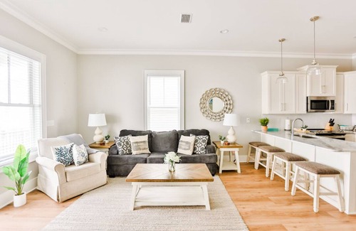 Gulf Shores Cabaña | The Driftwood Haus: A Minimalist Beach Cottage