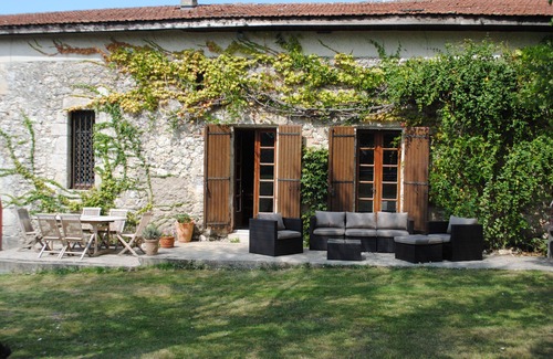 Dolmayrac Casa | The Drouant, una casa rural de 3 dormitorios ubicada en un granero antiguo con una gran piscina compartida