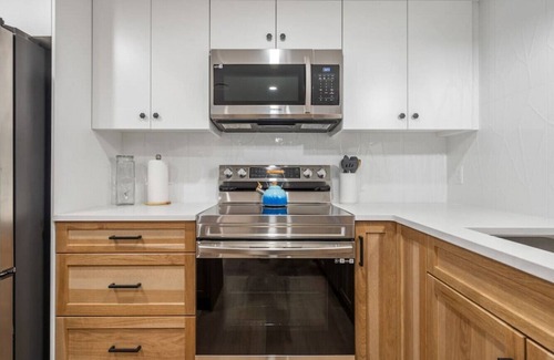 Southeast Calgary Casa | The Duchess | 5 Min from Chinook | Upscale | Pets