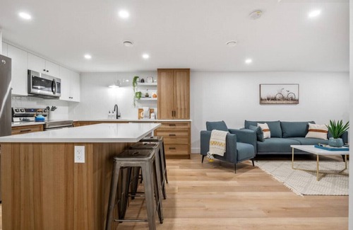 Southeast Calgary Casa | The Duchess | 5 Min from Chinook | Upscale | Pets