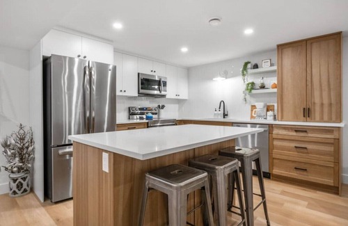 Southeast Calgary Casa | The Duchess | 5 Min from Chinook | Upscale | Pets
