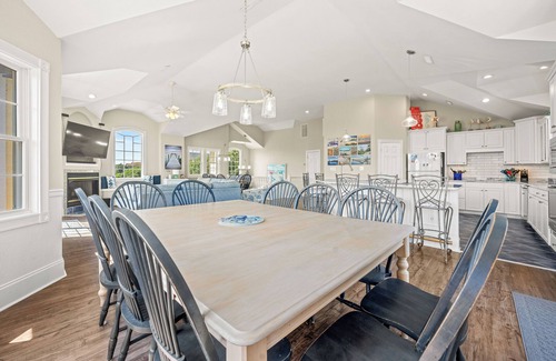 Duck Casa | The Duck House: 300 ft to Beach, Private Pool, Hot Tub, Comm. Fitness Ctr