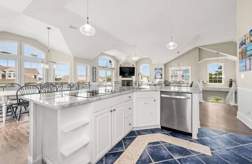 Duck Casa | The Duck House: 300 ft to Beach, Private Pool, Hot Tub, Comm. Fitness Ctr