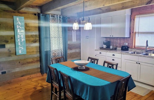 White Lake Cabina | The Ducks Summer Nest @ White Lake NC. A cozy, 5-bedroom 3-bath cabin.
