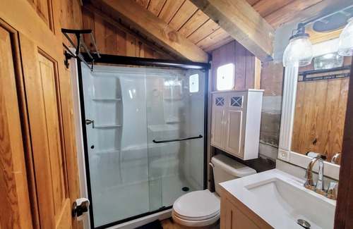 Elizabethtown Cabina | The Ducks Winter Nest @ White Lake NC