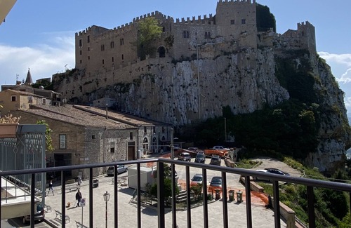 Caccamo Apartamento | THE DUKE HOUSE HOLIDAY PRESTIGE