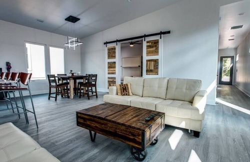 Tallahassee Casa | The Dylan - Ultra Modern Luxury Home