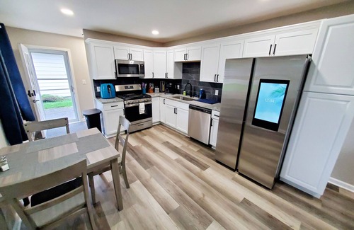 Mentor Headlands Casa | The Eagles Nest, Shared beach, 2 King beds, Fenced Patio