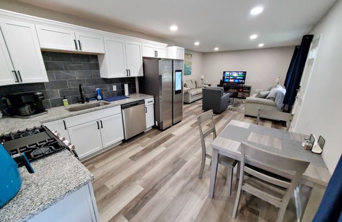 Mentor Headlands Casa | The Eagles Nest, Shared beach, 2 King beds, Fenced Patio