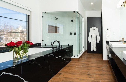 Charlevoix Hotel | The Earl in Charlevoix