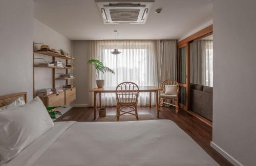 Chang Phueak Hotel | The Earth Hotel