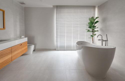 Chang Phueak Hotel | The Earth Hotel