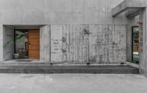 Chang Phueak Hotel | The Earth Hotel