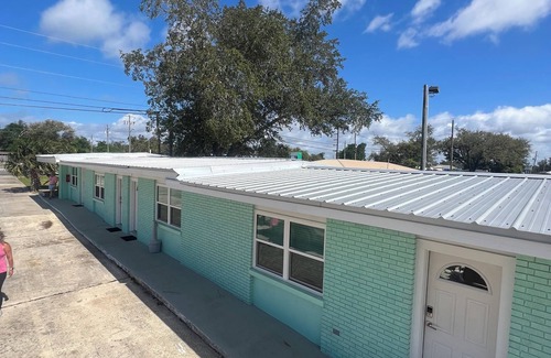 Parker Casa | The East Bay Inn Room 5 - Cozy hotel in brilliant Panama City with AC, WiFi