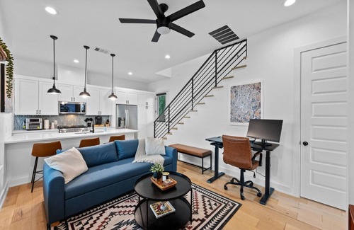 Govalle Casa | The Eastside Den – Pet-Friendly w/ Yard