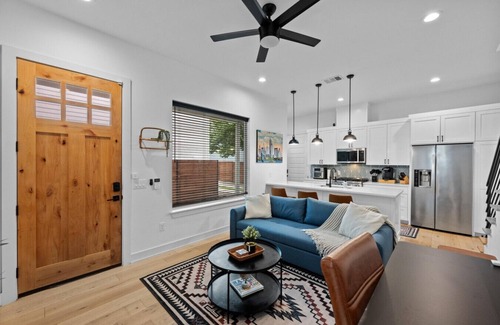 Govalle Casa | The Eastside Den – Pet-Friendly w/ Yard