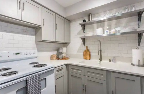 Brownsville Condominio | The Easy in BTX - Adults Only