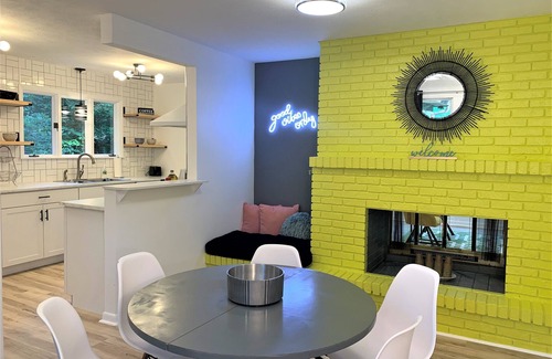 Cookeville Casa | The Eclectic Abode- by Downtown, I-40 & Lake. Nestled in the woods