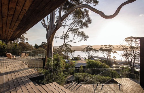 Binalong Bay Casa | The Edge - an architecturally designed home with breathtaking views