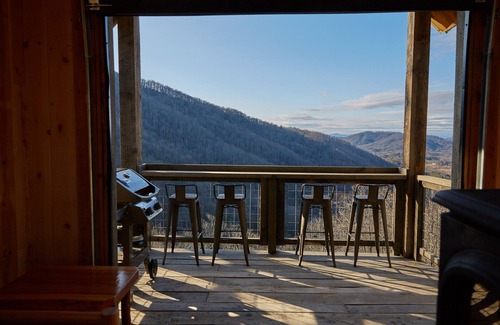 Fletcher Cabina | The Edge of Adventure ~ Breathtaking Cliffside Gem Off Grid-Cabin Adventure!