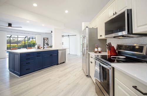 Palm River Estates Casa | "The Edition" HEATED Pool/Spa, 10 min to Beach, Mercato, Naples Park, Sleeps 10
