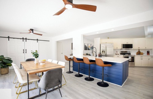 Palm River Estates Casa | "The Edition" HEATED Pool/Spa, 10 min to Beach, Mercato, Naples Park, Sleeps 10