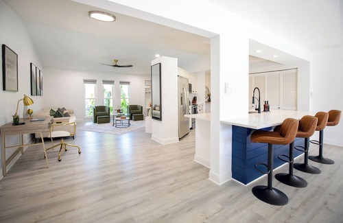 Palm River Estates Casa | "The Edition" HEATED Pool/Spa, 10 min to Beach, Mercato, Naples Park, Sleeps 10