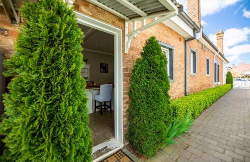 Orange Casa | The Edward Townhouses 155 & 157