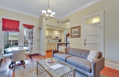Old West Broad Neighborhood Apartamento | The Elegant Madison Suite on Jones Street