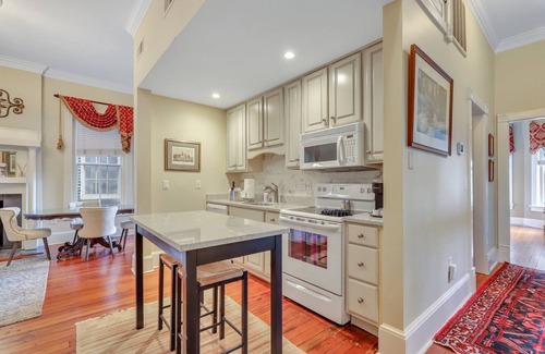 Old West Broad Neighborhood Apartamento | The Elegant Madison Suite on Jones Street