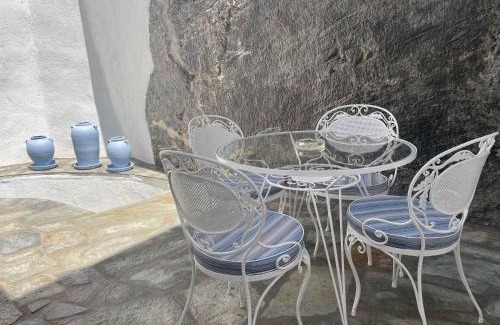 Ioulida Apartamento | The Elegant White House